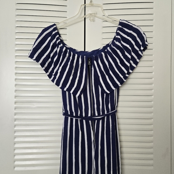 Alice + Olivia Grazi White/Blue Striped Off-the-Shoulder Maxi Dress Size 4 - Picture 3 of 9